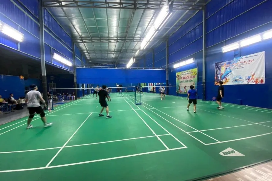 s&acirc;n Cầu l&ocirc;ng Huyện H&oacute;c M&ocirc;n