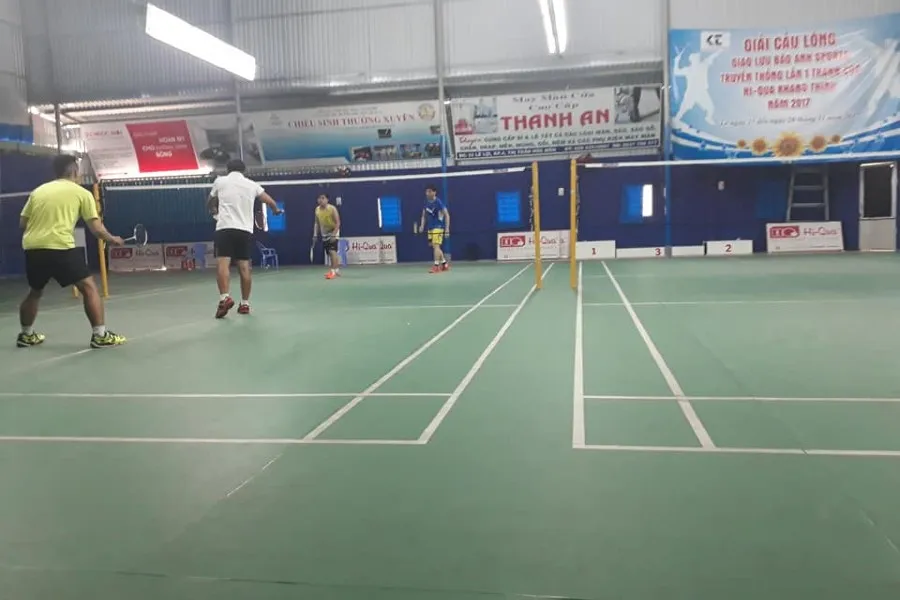 s&acirc;n Cầu l&ocirc;ng Huyện H&oacute;c M&ocirc;n