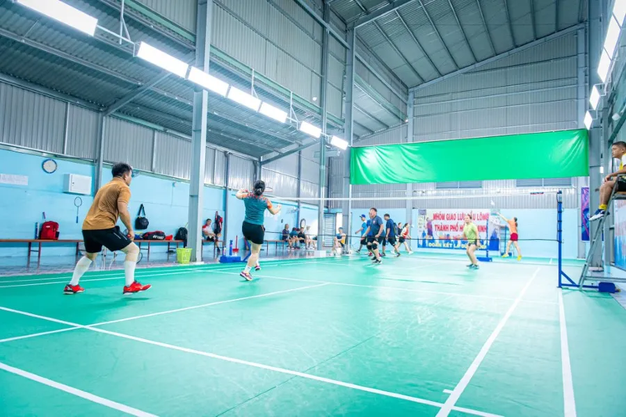 s&acirc;n Cầu l&ocirc;ng Huyện H&oacute;c M&ocirc;n