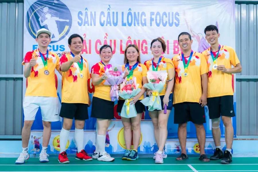 s&acirc;n Cầu l&ocirc;ng Huyện H&oacute;c M&ocirc;n