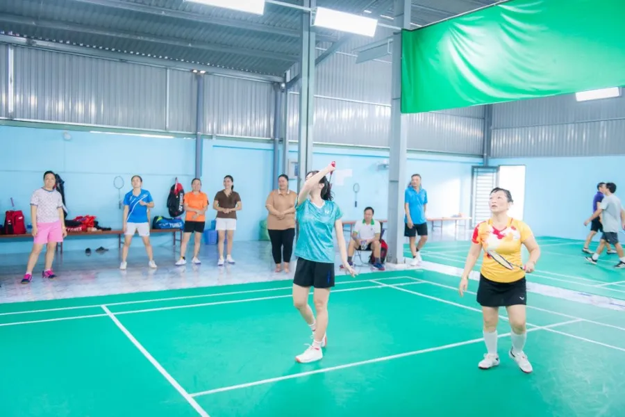 s&acirc;n Cầu l&ocirc;ng Huyện H&oacute;c M&ocirc;n