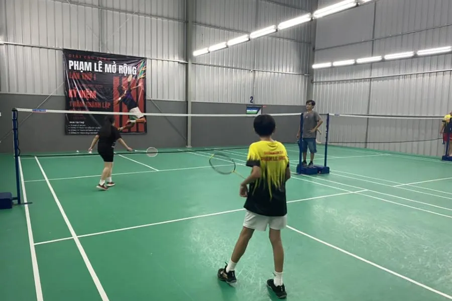 s&acirc;n Cầu l&ocirc;ng Huyện H&oacute;c M&ocirc;n