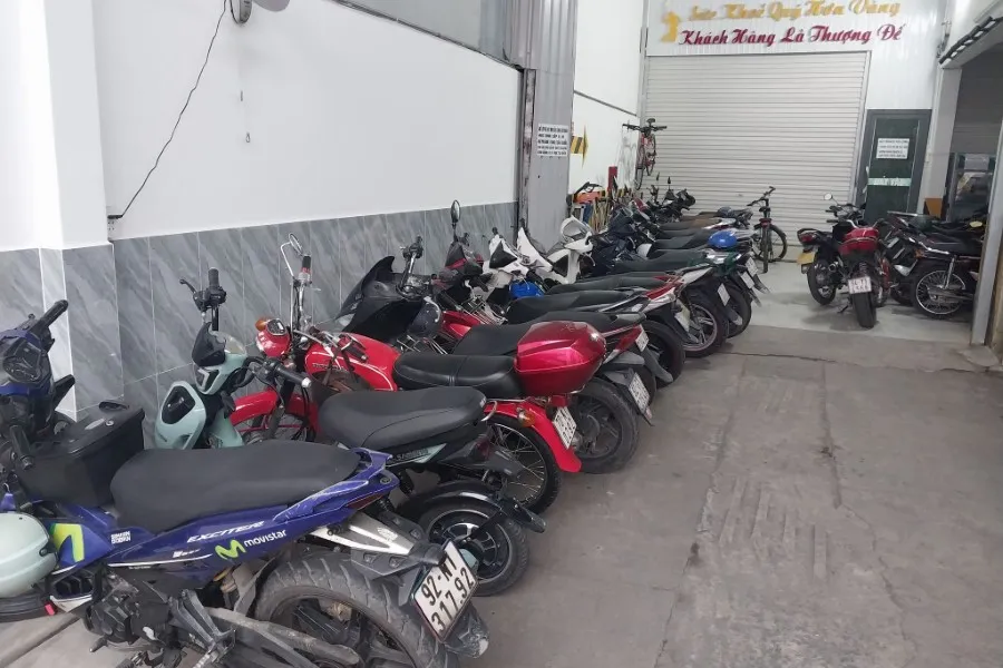 s&acirc;n Cầu l&ocirc;ng Huyện H&oacute;c M&ocirc;n