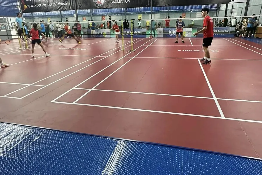 s&acirc;n Cầu l&ocirc;ng Huyện H&oacute;c M&ocirc;n