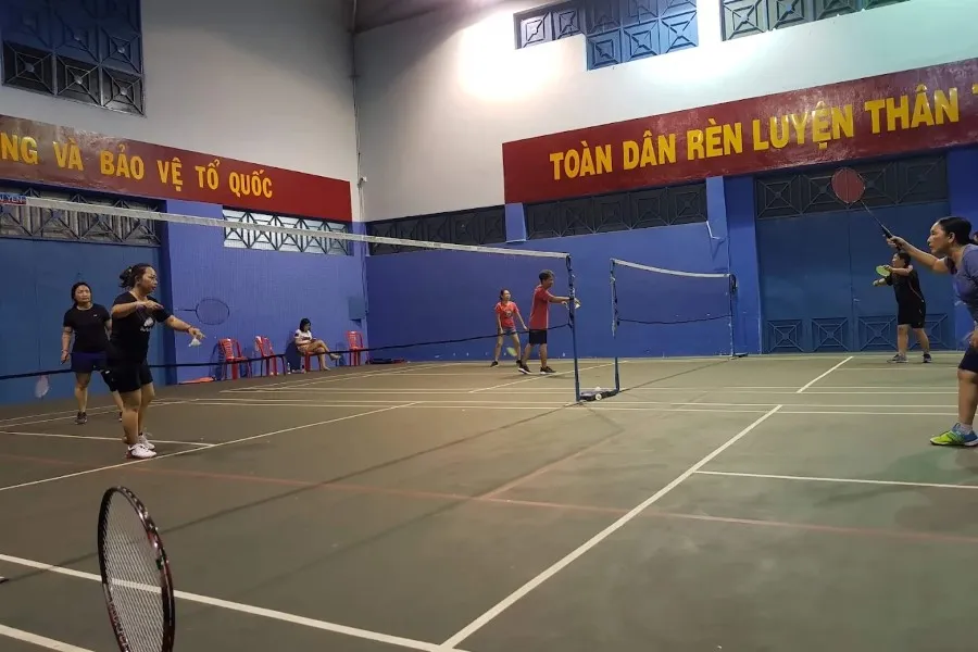 s&acirc;n Cầu l&ocirc;ng Huyện H&oacute;c M&ocirc;n