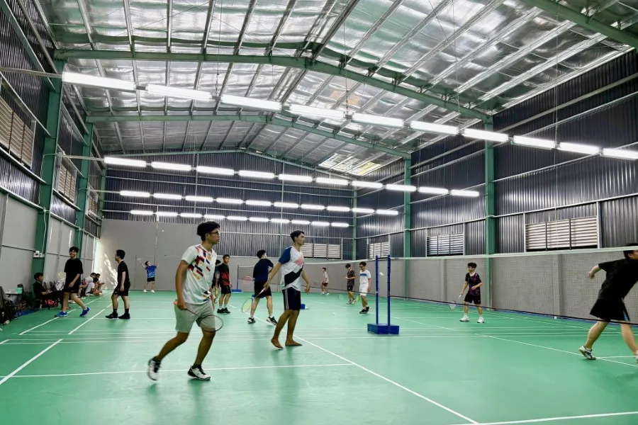 s&acirc;n Cầu l&ocirc;ng Huyện H&oacute;c M&ocirc;n