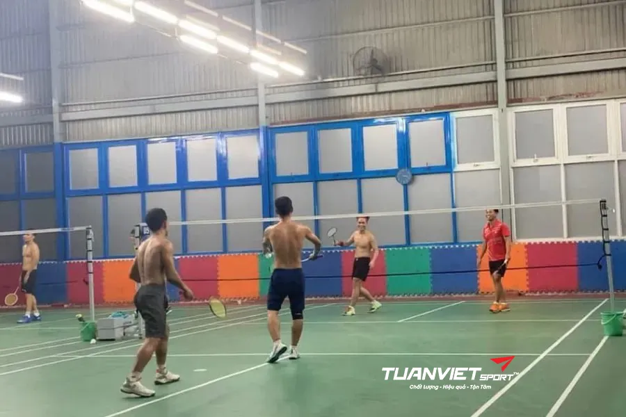 S&acirc;n Cầu L&ocirc;ng Hồng Giang - S&acirc;n Cầu l&ocirc;ng tại Th&agrave;nh phố T&acirc;n Uy&ecirc;n tỉnh B&igrave;nh Dương (TP.HCM mới)