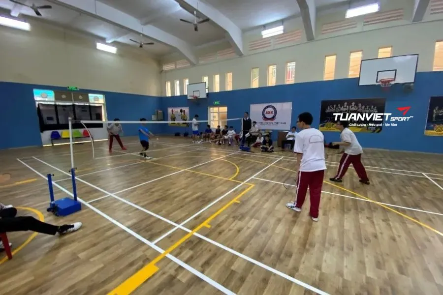 Sân Cầu Lông Trung Tâm Giáo dục Thường xuyên Chu Văn An  - Sân cầu lông Quận 5