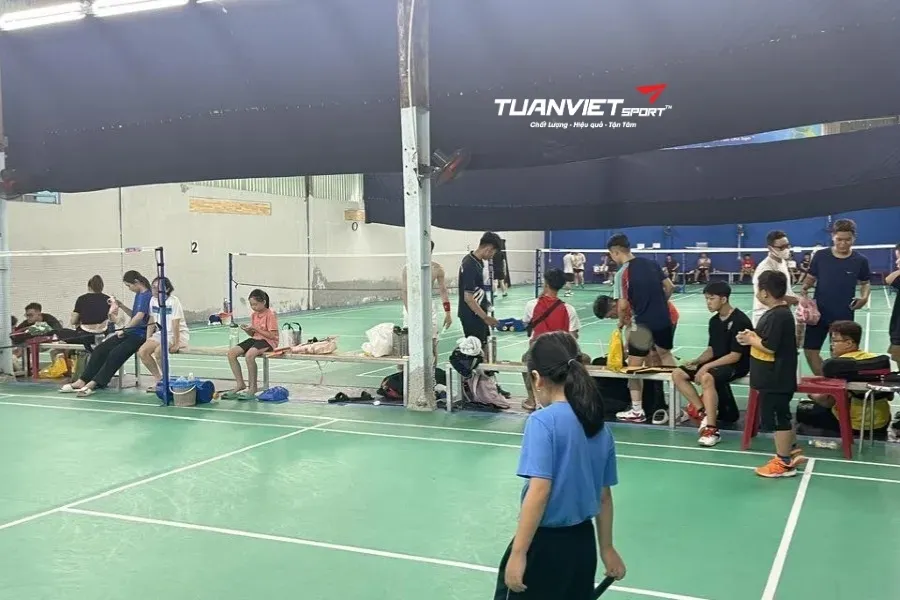 Sân cầu lông HB Badminton - Sân cầu lông Quận Tân Phú