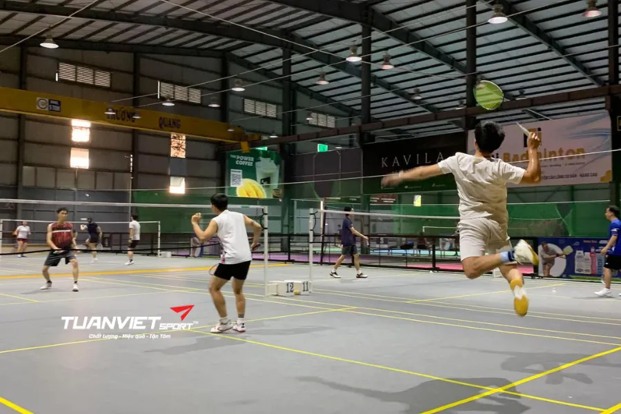 S&acirc;n cầu l&ocirc;ng BetaEra