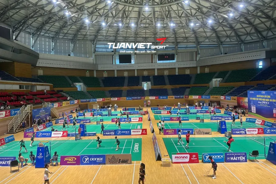 S&acirc;n cầu l&ocirc;ng Cung Thể thao Ti&ecirc;n Sơn&nbsp;