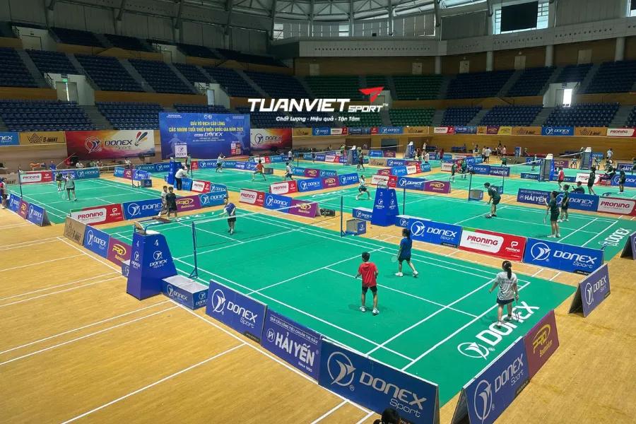 S&acirc;n cầu l&ocirc;ng Cung Thể thao Ti&ecirc;n Sơn&nbsp;