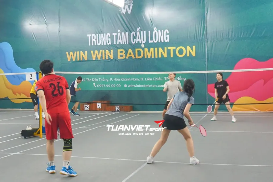 S&acirc;n cầu l&ocirc;ng Win Win