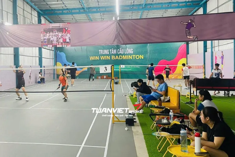 S&acirc;n cầu l&ocirc;ng Win Win