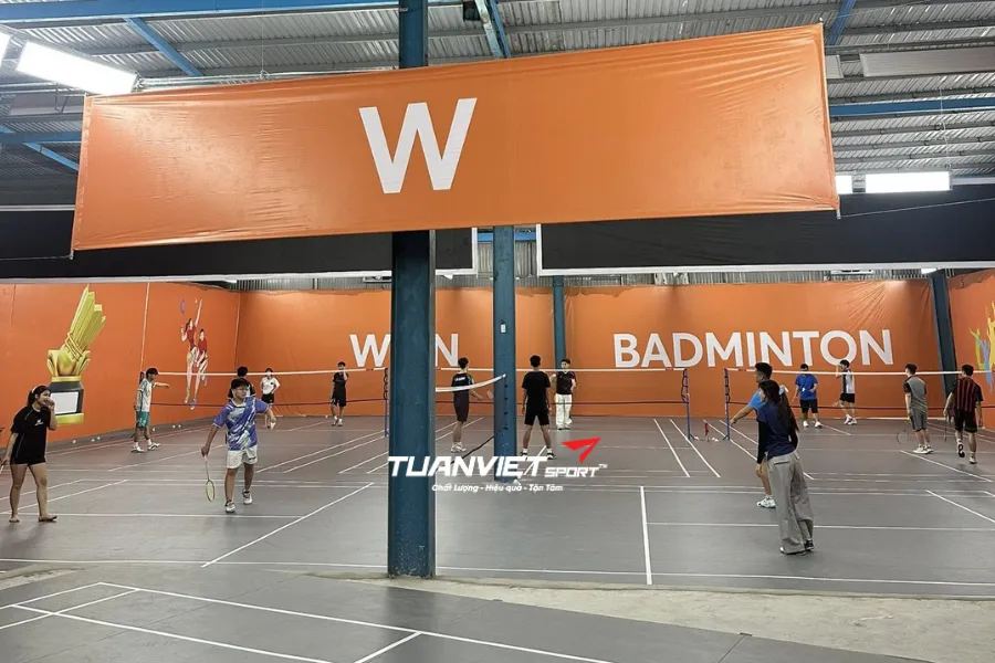 S&acirc;n cầu l&ocirc;ng Win Win