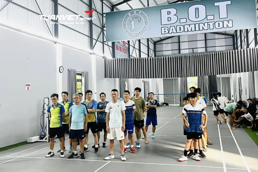 S&acirc;n cầu l&ocirc;ng B.O.T