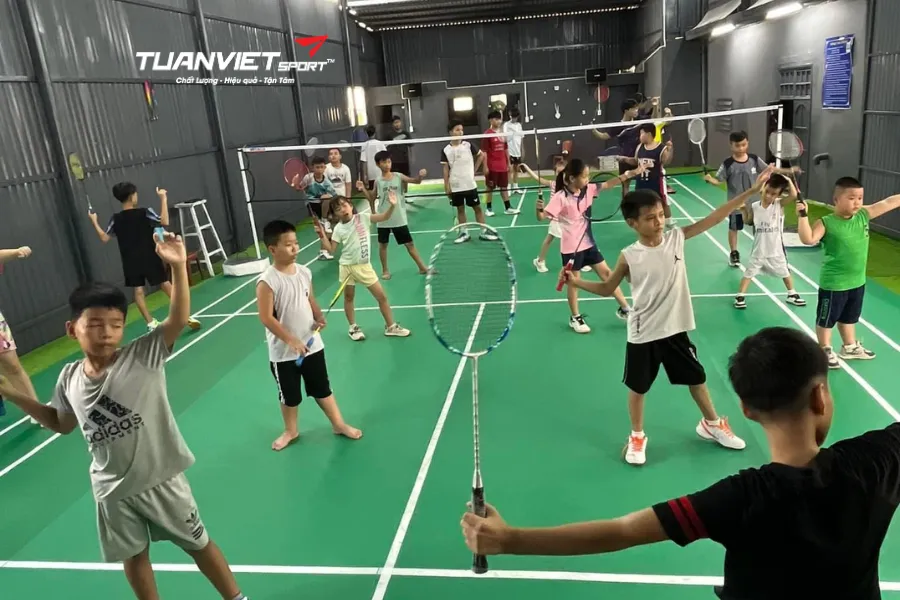 S&acirc;n cầu l&ocirc;ng B.O.T