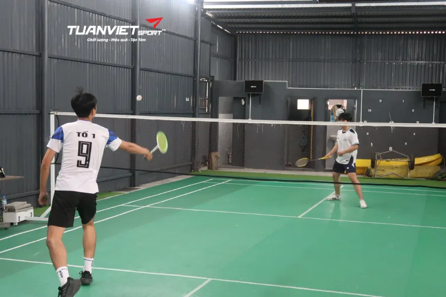 S&acirc;n cầu l&ocirc;ng B.O.T