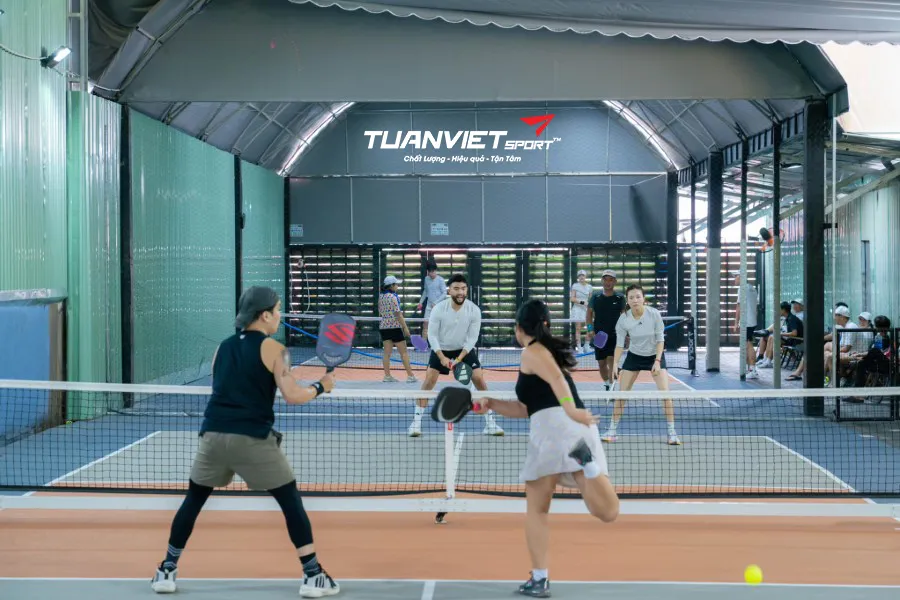 S&acirc;n Bad Bunny Pickleball & Cafe - S&acirc;n pickleball Quận 7