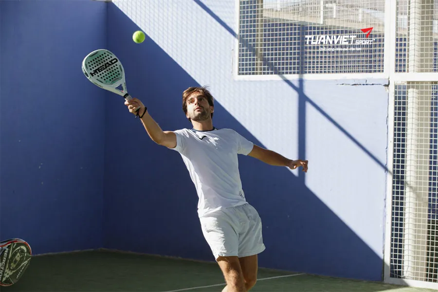 Drill cảm gi&aacute;c b&oacute;ng cơ bản - 10 b&agrave;i drill cơ bản gi&uacute;p người mới chơi Padel cải thiện nhanh kỹ năng trong 1 th&aacute;ng