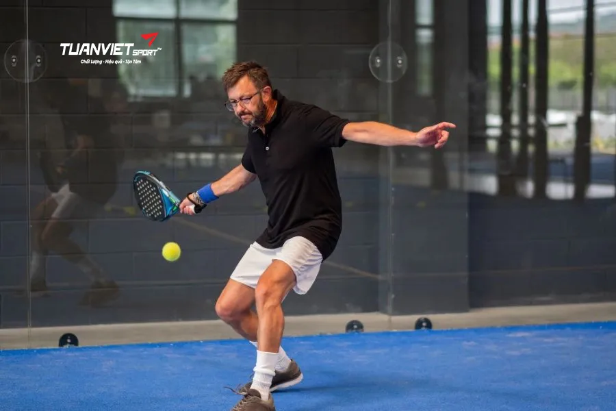 Bóng Padel khác gì bóng tennis? Tốc độ, độ nảy và khi nào nên thay bóng