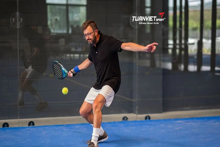 Sự kh&aacute;c biệt giữa Padel v&agrave; Tennis