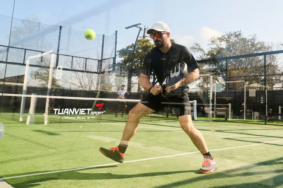 Wall Rebound - Top 5 B&agrave;i Tập Gi&uacute;p Cải Thiện Phản Xạ Trong Padel Chỉ Sau 1 Tuần