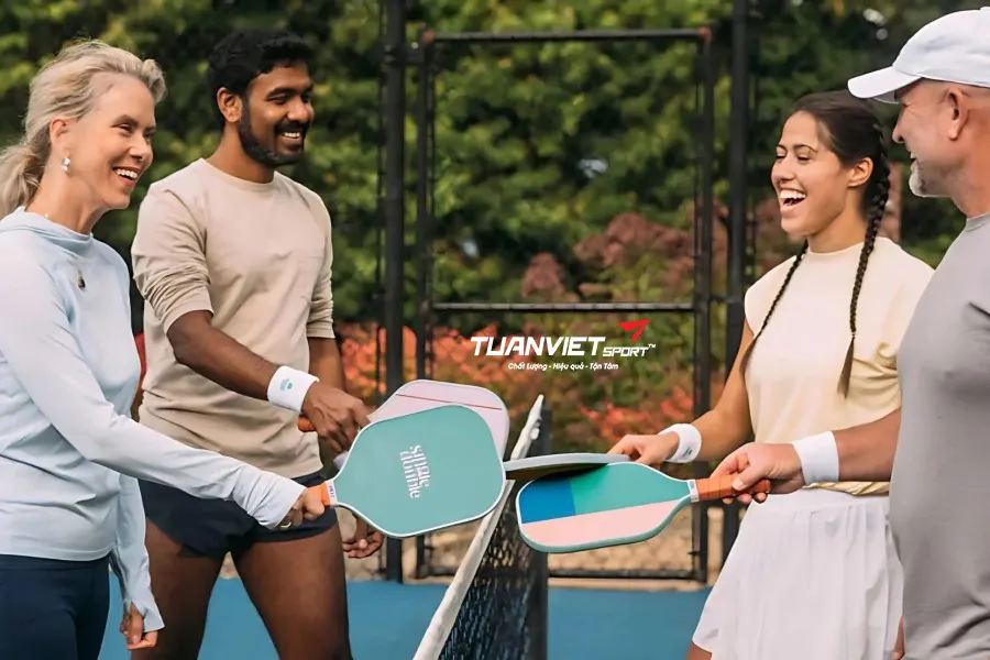 Cách chọn giày và trang phục chơi pickleball phù hợp cho người mới