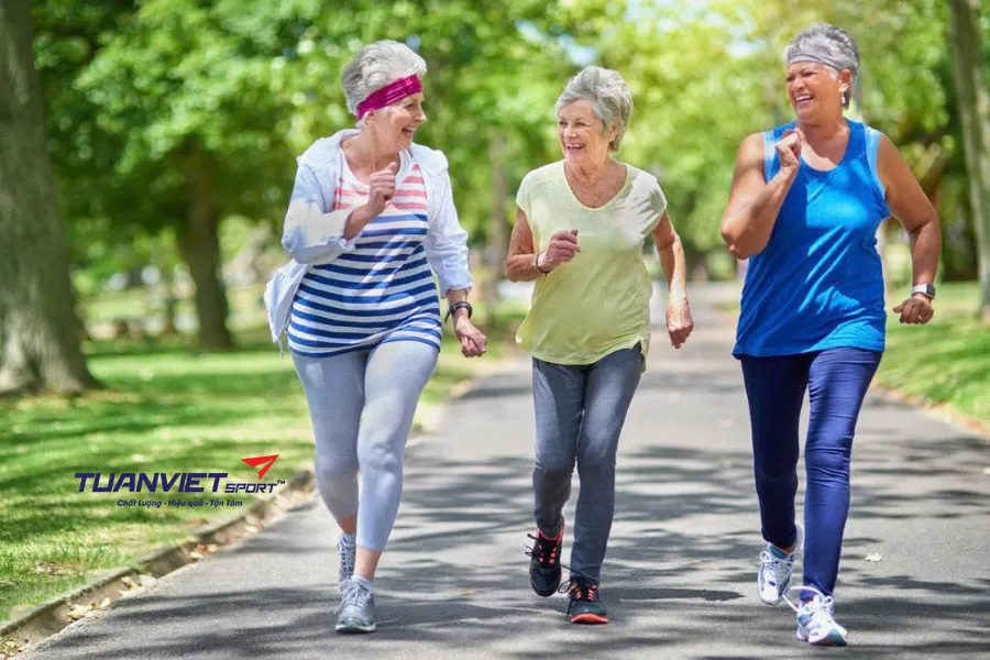 So sánh Pickleball với Chạy bộ