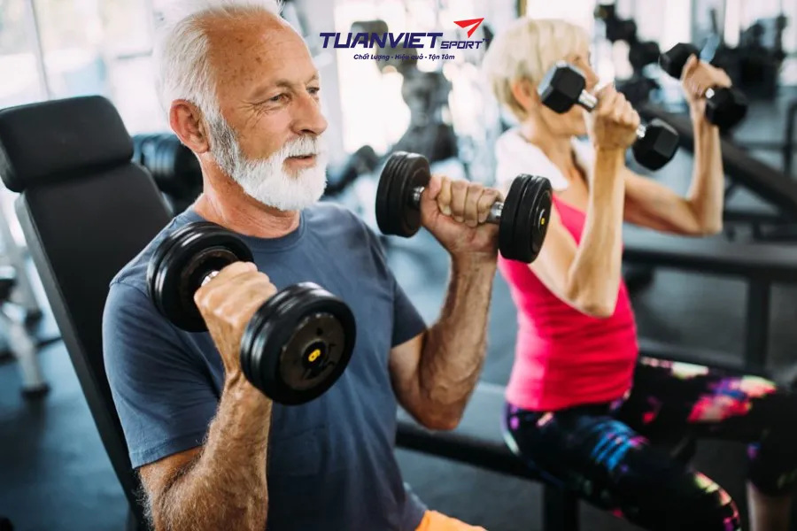 So sánh Pickleball với Tập gym