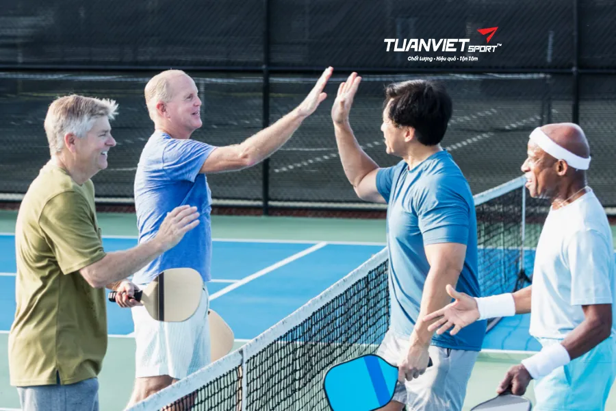 Mô hình kinh doanh kết hợp sân chơi – bán dụng cụ Pickleball: Case study thành công tại Việt Nam