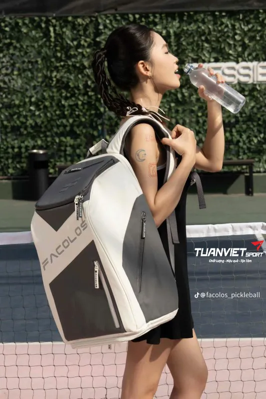 Một số hình ảnh thực tế của Balo Pickleball Facolos Smash - Gray Edition