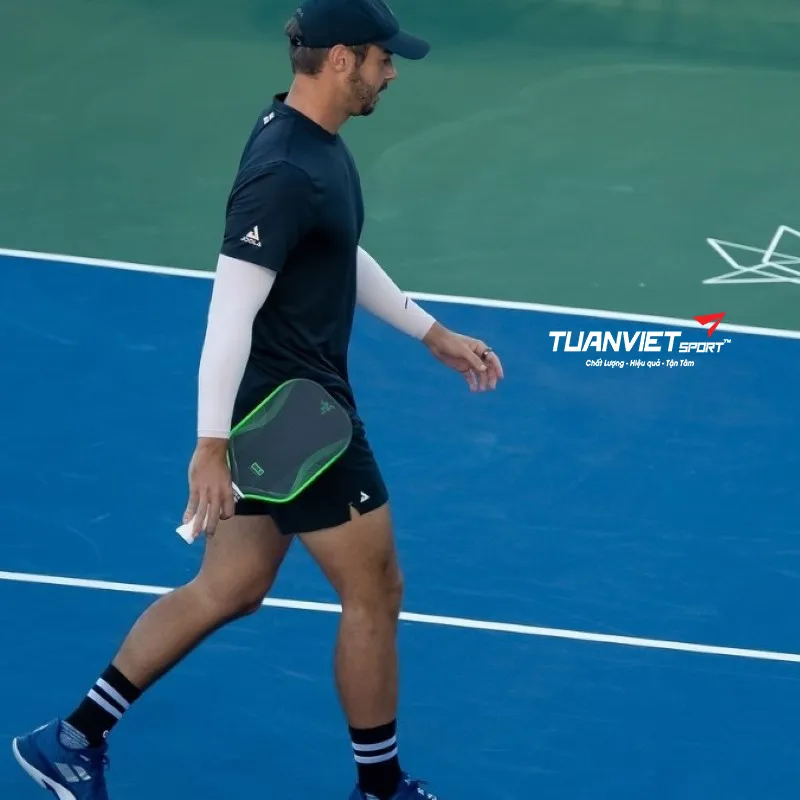 Hình ảnh thực tế của Vợt Pickleball Joola x Razer Perseus Pro IV 16mm - Limited Edition trên sân