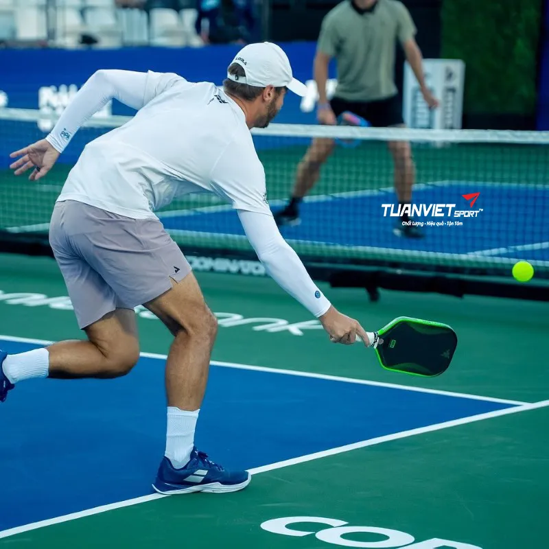 Hình ảnh thực tế của Vợt Pickleball Joola x Razer Perseus Pro IV 16mm - Limited Edition trên sân