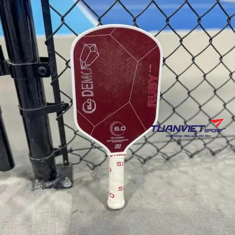 Một số hình ảnh thực tế của Vợt Pickleball Six Zero Ruby