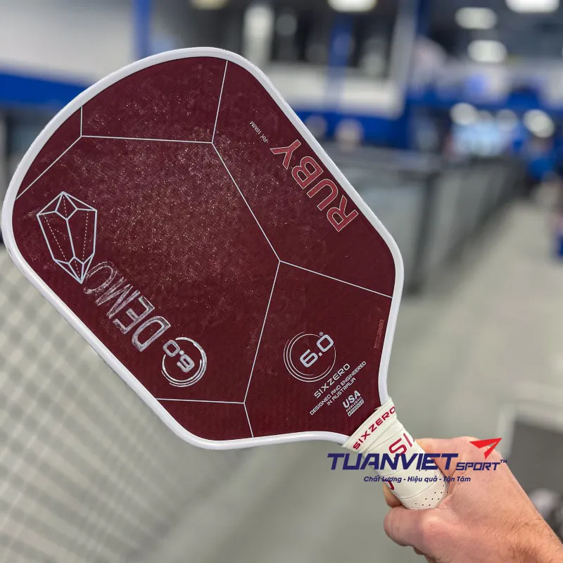 Một số hình ảnh thực tế của Vợt Pickleball Six Zero Ruby