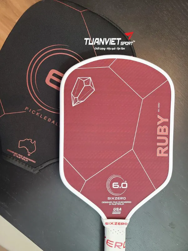 Một số hình ảnh thực tế của Vợt Pickleball Six Zero Ruby