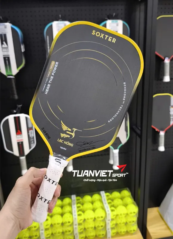 H&igrave;nh ảnh thực tế của Vợt Pickleball Soxter Lạc Hồng - V&agrave;ng