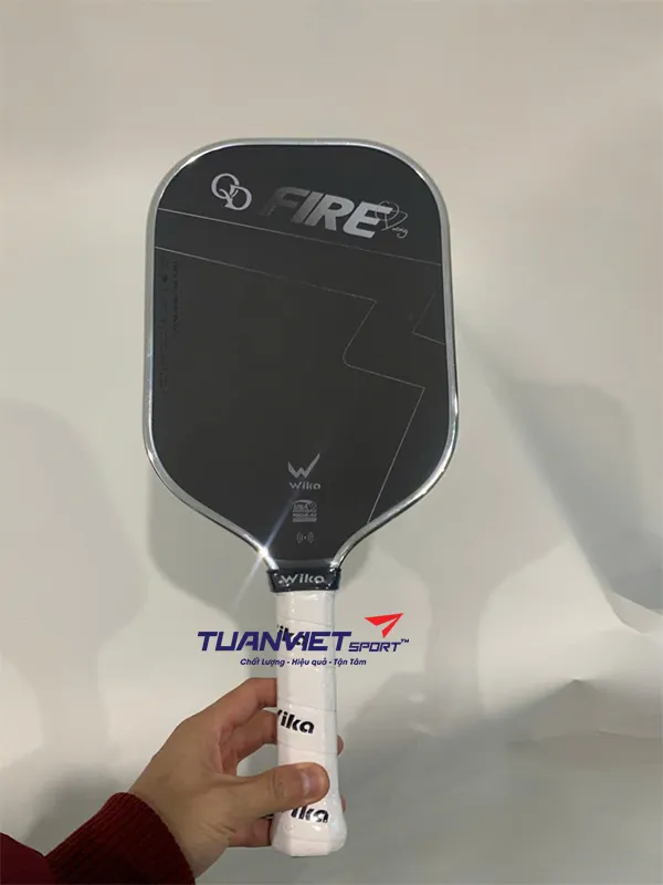 H&igrave;nh ảnh thực tế của Vợt Pickleball Wika Quang Dương Fire - Bạc