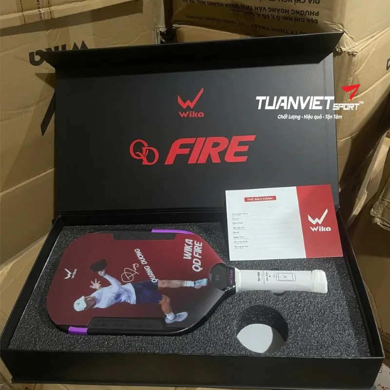 H&igrave;nh ảnh thực tế của Vợt Pickleball Wika Quang Dương Fire - T&iacute;m