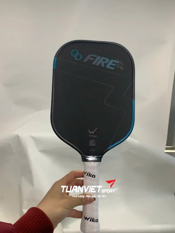 H&igrave;nh ảnh thực tế của Vợt Pickleball Wika Quang Dương Fire - Xanh dương