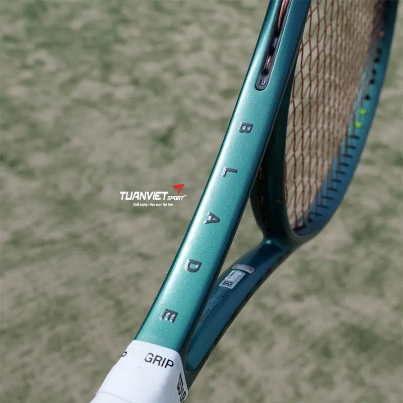 Vợt Tennis Wilson Blade 104 V9