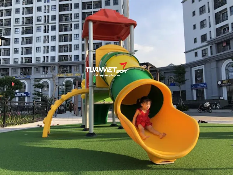 H&igrave;nh ảnh thực tế của Cụm vận động cầu tuột ống nhựa LLDPE NIK124060M