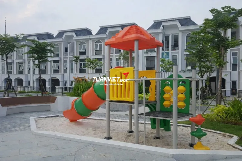 H&igrave;nh ảnh thực tế của Cụm vận động cầu tuột ống nhựa LLDPE NIK124060M