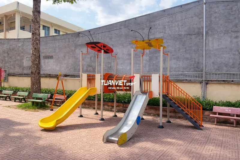 H&igrave;nh ảnh thực tế của Cụm vận động li&ecirc;n ho&agrave;n 2 m&aacute;i che NIK703211