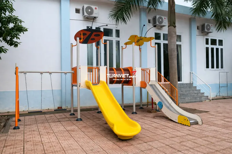 H&igrave;nh ảnh thực tế của Cụm vận động li&ecirc;n ho&agrave;n 2 m&aacute;i che NIK703211