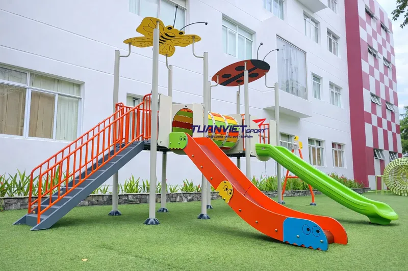 H&igrave;nh ảnh thực tế của Cụm vận động li&ecirc;n ho&agrave;n 2 m&aacute;i che NIK703211