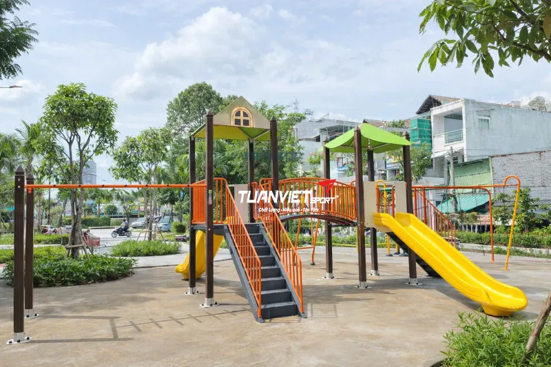 H&igrave;nh ảnh thực tế của Cụm vận động li&ecirc;n ho&agrave;n 2 m&aacute;i che, trụ gỗ NIK703221W