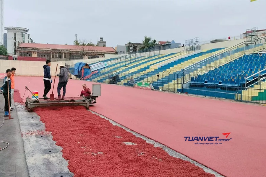 Quy tr&igrave;nh thi c&ocirc;ng đường chạy điền kinh 7 lớp chuẩn quốc tế