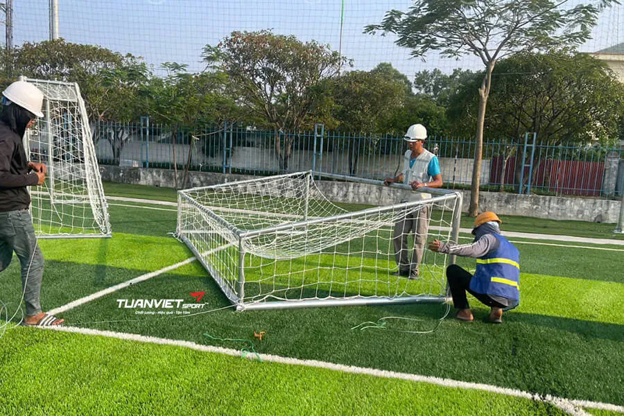 Chi ph&iacute; v&agrave; quy tr&igrave;nh thi c&ocirc;ng lưới s&acirc;n b&oacute;ng đ&aacute; mini đ&uacute;ng ti&ecirc;u chuẩn